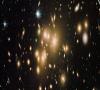 خوشه کهکشانی آبل 1689 نور را خم می کند