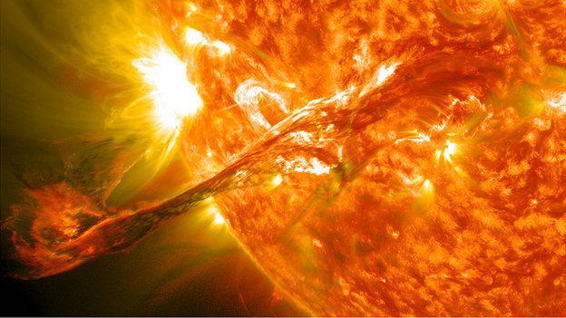 در مدت ۴۸ ساعت گذشته چهار انفجار بسیار عظیم در سطح خورشید رخ داده است.
