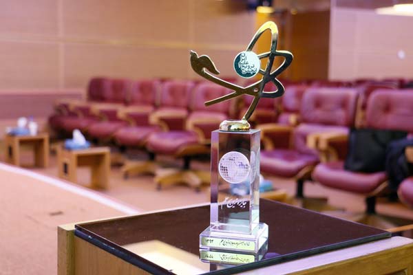 جایزه سالانه ترویج علم در بخش نجوم به بابک امین تفرشی رسید.