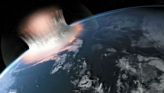 همان‌طور می‌دانید احتمالاً دایناسورها در اثر برخورد سیارک بزرگی به قطر ۷ تا ۱۰ کیلومتری با زمین نابود شدند. به‌تازگی دانشمندان به این نتیجه رسیده‌اند که احتمالاً سیارکی که دایناسورها را ازبین برده درواقع دو سیارک بوده است که به دور یکدیگر می‎گشتند و