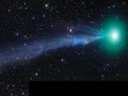 دنباله‌دار روشن لاوجوی (C/2014 Q2) که این شب‌ها با چشم غیرمسلح نیز در پایین صورت‌فلکی جبار قابل تشخیص است، چشم‌اندازی منحصربه‌فرد در تلسکوپ‌ها به نمایش گذاشته است.