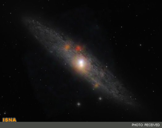 سیاهچاله‌ای واقع در مرکز کهکشان Sculptor که حدود 13 میلیون سال نوری از زمین فاصله دارد، در حال حاضر چرت کوتاهی زده است.
