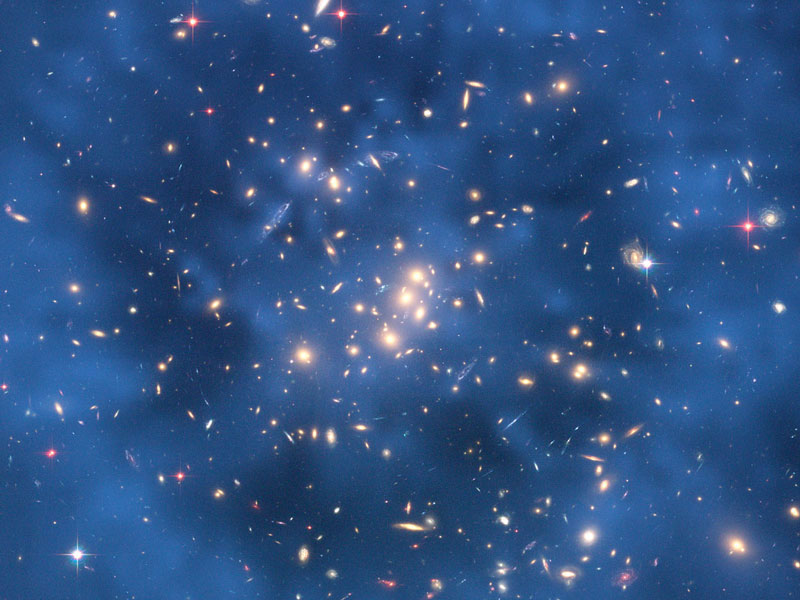 ماده‌ی تاریک٬ یکی از معماهای رازآلود کیهان است که دانشمندان همچنان در پی کشف هویت واقعی این ماده‌اند. اما معنی‌اش این نیست که اطلاعاتی از آن در دسترس نباشد.