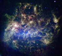 تلسکوپ فضائی اسپیتزر با کنار هم چیدن 300000 فریم از ابر ماژلانی بزرگ توانست ساختار کلی این کهکشان را در یک نمای دایره ای به تصویر بکشد