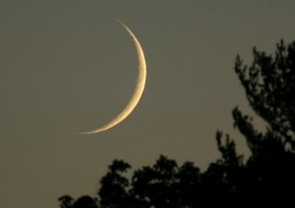 امكان رويت هلال ماه شوال در شامگاه دوشنبه 1 آبان در جنوب و مركزايران قابل توجه است.