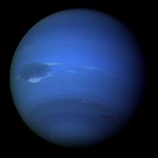 نپتون یکی از دو سیاره ایست که از زمین بدون تلسکوپ دیده نمی شوند. سیاره دیگر پلوتو است. فاصله نپتون از خورشید 30 برابر فاصله زمین از خورشید می باشد.