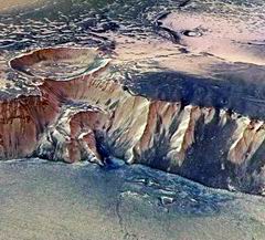 تصاویر جدید مارس اکسپرس از دره Echus Chasma ، یکی از منابع مهم آب گذشته ی مریخ