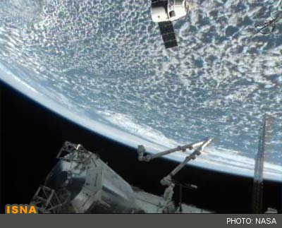 كپسول باري «دراگون» كه بامداد دوشنبه توسط موشك فالكون به فضا پرتاب شد، ‌امروز چهارشنبه به ايستگاه فضايي بين‌المللي (ISS)‌ ملحق مي‌شود.