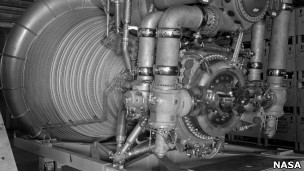 جف بزوز، بنیانگذار سایت اینترنتی آمازون موتورهایی که به پرتاب موشک آپولو ۱۱کمک کردند را پیدا کرده است.
