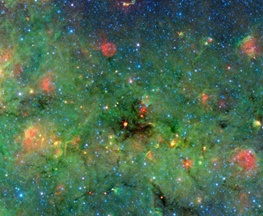 در این تصویر از تلسکوپ فضایی فروسرخ اسپیتزر، شاهد تاریک‌ترین سحابی مشاهده‌شده تاکنون به قطر ۵۰ سال‌نوری هستید که نه‌تنها نور مرئی، که نور فروسرخ را نیز سد کرده است.

