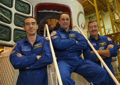 پس از سه ماه توقف و برای نخستین‌بار بعد از بازنشسته شدن شاتل‌ها، فضاپیمای روسی سایوز، سه فضانورد را راهی ایستگاه فضایی بین‌المللی کرد.