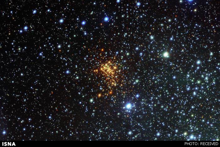 به گزارش سرویس علمی خبرگزاری دانشجویان ایران (ایسنا)، اخترشناسان با استفاده از تلسکوپ VST رصدخانه جنوبی اروپا در شیلی موفق به مطالعه بزرگترین خوشه ستاره یی در کهکشان راه شیری موسوم به Westerlund1 شدند که مجموعه ای متشکل از چند صد هزار ستاره در فاصله