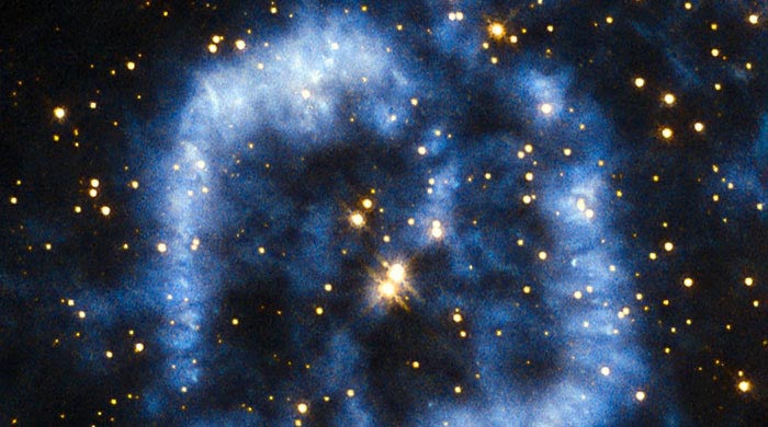 تلسکوپ فضایی هابل موفق به ثبت تصویر خیره‌کننده‌ای از لحظات آخر زندگی یک ستاره پیر شد.
