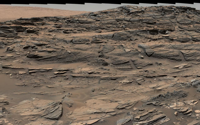 دوربین Mast کاوشگر کنجکاوی ناسا به تازگی تصویر پانورامایی ارائه داده که شامل برآمدگی‌هایی متشکل از سنگ‌های شنی در سطح مریخ است.
