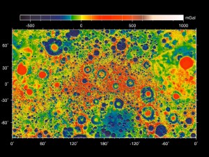 ناسا از دقیق‌ترین نقشه‌ای که تاکنون از میدان جاذبه ماه تهیه شده است، رونمایی کرد. از داده‌های این نقشه که حتی از نقشه‎های زمین نیز دقیق‎تر است، چنین برمی‌آید که ماه و زمین منشأ مشترک دارند.