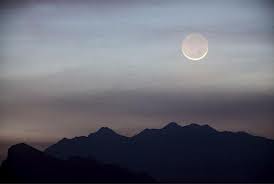 با توجه به موارد فوق ، هلال ماه رمضان در غروب جمعه 6 تیرماه 93 در تمام پهنه ی کشور زودتر از خورشید غروب خواهد کرد . ضمن اینکه به دلیل فاز ، ضخامت و جدایی زاویه ای ، حتی قبل از غروب نیز با هیچ تلسکوپ و ابزار رصدی به روشهای معمول در کشور ، قابل مشاهده