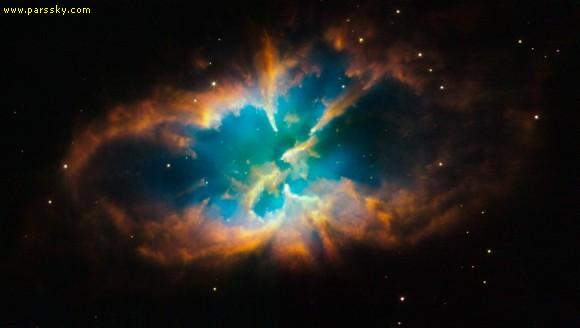 
تلسکوپ فضایی هابل تصویری شگفت انگیز از سحابی سیاره ای NGC 2818 که در خوشه ستاره ای باز NGC 2818A قرار دارد ثبت کرد.سحابی و خوشه ستاره ای هر دو در فاصله 10000 سال نوری قرار دارند و در صورت فلکی جنوبی پرگار واقع شده اند