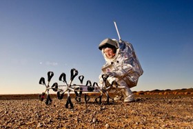همزمان با هفته جهانی فضا از چهارم تا دهم اکتبر، آزمایش نسل آینده لباس های فضانوردی برای مأموریت در مقاصد دوردست فضا از جمله سیاره سرخ مورد آزمایش قرار گرفت.