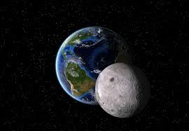 محققان موزه علمی- تحقیقاتی اسمیتسونین واشنگتن با مطالعه بر روی تاثیر متقابل جاذبه ماه و زمین دریافتند که بر اثر نیروی جاذبه قدرتمند زمین، پوسته خارجی ماه شکافته شده است.
