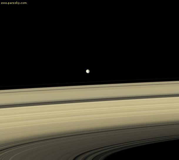 دوربین زاویه بسته ی فضاپیمای کاسینی در9 سپتامبر 2007 در فاصله ی تقریبی 3.151 میلیون کیلومتر ازقمرمی ماس این تصویر با زاویه ی 34 درجه را ثبت کرده است
