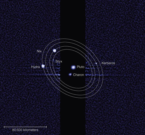 قمرهای جدید پلوتو که تلسکوپ فضایی هابل در سال ۲۰۱۱ و ۲۰۱۲ (۱۳۹۰/۱۳۹۱) آن‌ها را کشف کرد و تعداد قمرهای پلوتو را به ۵ رساند، بالاخره رسماً نام‌گذاری شدند.