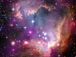 ابرهای ماژلانی بزرگ و کوچک، دو کهکشان کوتوله و قمرهای کهکشان راه‌شیری هستند. اخترشناسان با بررسی ابر ماژلانی کوچک می‌توانند به مطالعه پدیده‌هایی بپردازند که بررسی آنها در کهکشان‌های دوردست‌تر دشوار است.
