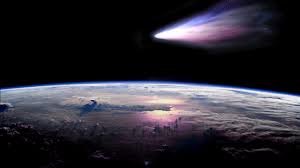 در سال آینده قرار است ابردنباله‌داری از نزدیکی زمین بگذرد که در نزدیک‌ترین فاصله خود به زمین، حتی از ماه هم درخشان‌تر خواهد بود. این احتمالا درخشان‌ترین دنباله‌داری است که در تاریخ بشر دیده شده است.