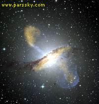 آشفتگی ی عجیبی در کهکشان بیضی قنطورس آ در فاصله حدود 13 میلیون سال نوری از ما رخ می دهد. این قسمت از فضا، یکی از فعالترین و درخشانترین مناطقی است که بخاطر نزدیکی و برخورد یک کهشکان دیگر با کهکشان قنطورس آ، آشفتگی زیادی در آنجا قابل مشاهده است.