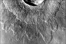 زمین‌شناسان دانشگاه براون توضیح جدیدی را برای شکل‌گیری نوعی دهانه برخوردی مرموز بر سطح مریخ یافته‌اند.
