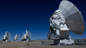 قدرتمندترین تلسکوپ رادیویی جهان، موسوم به آلما، فعالیت خود را در بیابان آتاکاما در شمال شیلی آغاز کرده است.