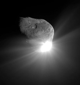 فضاپیمای دیپ‌ایمپکت ناسا که در سال 2005/1383 گلوله‌ای را به قلب دنباله‌دار تمپل1 شلیک کرد، به دلیل خطایی در برنامه کنترل آن برای همیشه خاموش شد.