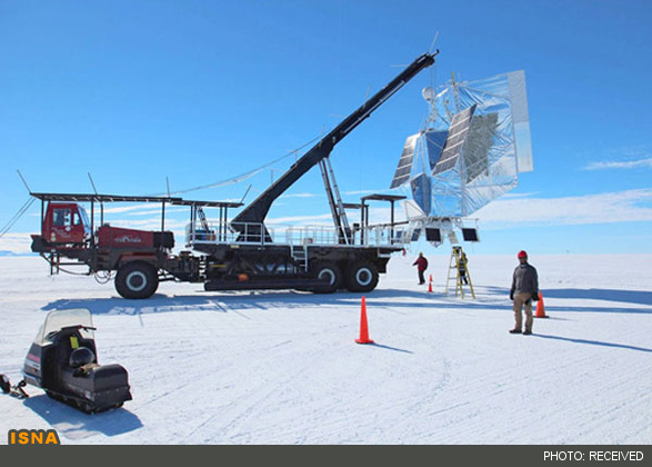 سفر تلسکوپ EBEX برای کشف نشانه‌های احتمالی «انفجار بزرگ»، با اتصال به یک مگابالن هلیومی و پرواز از قطب جنوب آغاز می‌شود.
