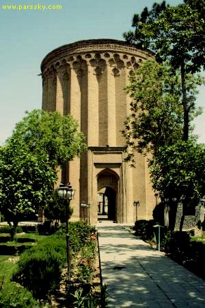 گنبد سرخ یا برج سرخ  قدیمی ترین اثر تاریخی  تهران می باشد و در قسمت جنوب غرب آن  در منطقه ابن بابویه شهر كهن ری قرار دارد.