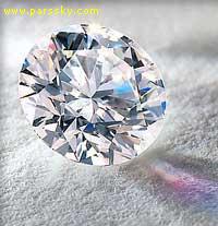 الماسهاي سياه رنگ نادري كه تنها در برخي نقاط جهان يافت مي‌شوند، احتمالاً در پي برخورد يك شهاب سنگ بزرگ از فضا به زمين منتقل شده اند.