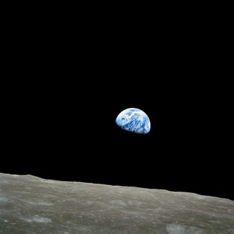 44 سال پیش برای نخستین بار فضانوردان طلوع زمین از مدار ماه را دیدند.

