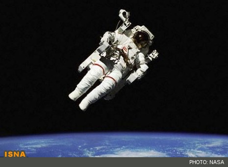 خروج فضانوردان از فضاپیما یا ایستگاه فضایی برای انجام راهپیمایی در فضا اصطلاحا فعالیت فوق العاده فضایی گفته می شود.