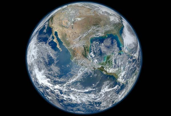 دانشمندان دانشگاه وست آنجلیا در آمریکا بر اساس فاصله زمین تا خورشید و دمایی که امکان وجود آب مایع بر روی سیاره را فراهم می کند به این نتیجه دست یافته اند که شرایط قابل سکونت بر روی زمین دست کم حدود 1.75 میلیارد سال دیگر دوام دارد.