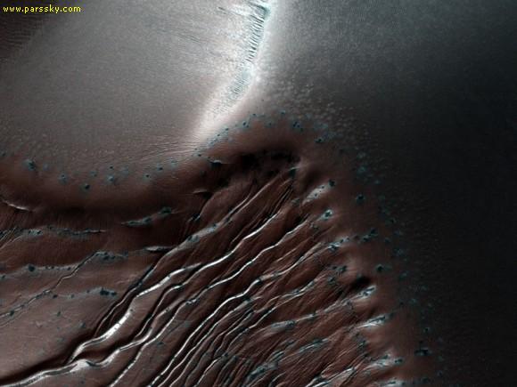 دوربین تصویر برداری(HiRISE )مدارگرد اکتشافی مریخ تصاویر شگفت انگیزی از سیاره سرخ ثبت کرد.