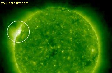 فضاپیمایSTEREO-B منطقه ای فعال در ناحیه شرقی خورشید را بررسی می کند.در 5 مه (سه شنبه) در این ناحیه انفجار قابل توجهی رخ داد.STEREO-Bتصویری از این انفجار را در نور فرابنفش ثبت کرد: