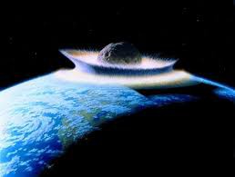 سه فضانورد کهنه‌کار ادعا کرده‌اند شواهدی دارند مبنی بر این که بخش‌های دورافتاده زمین سه تا 10 برابر بیش از آنچه تصور می‌شود، آماج تاخت و تاز سیارک‌های بزرگ قرار گرفته‌اند.