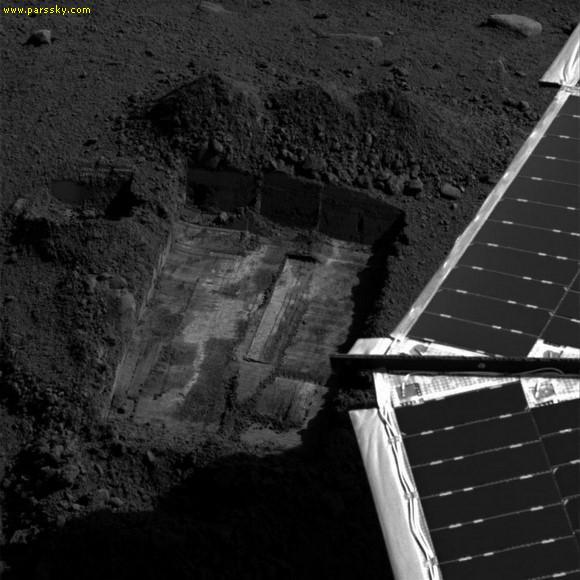 دومین نمونه از خاک مریخ با موفقیت در آزمایشگاه شیمیایی فینیکس قرار گرفت .