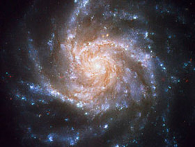 تلسکوپ هابل توانسته تصویری از یک انفجار ستاره‌ای را ثبت کند که به شکل‌گیری ابرنواختر SN 2013ek در کهکشان مارپیچی NGC 6984 منجر شده است.