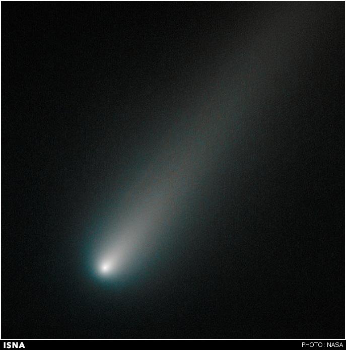 تصویر جدید تلسکوپ فضایی هابل حاکی از سلامت و از هم نپاشیدن دنباله دار آیسان (ISON) در سفر به سمت خورشید است.
