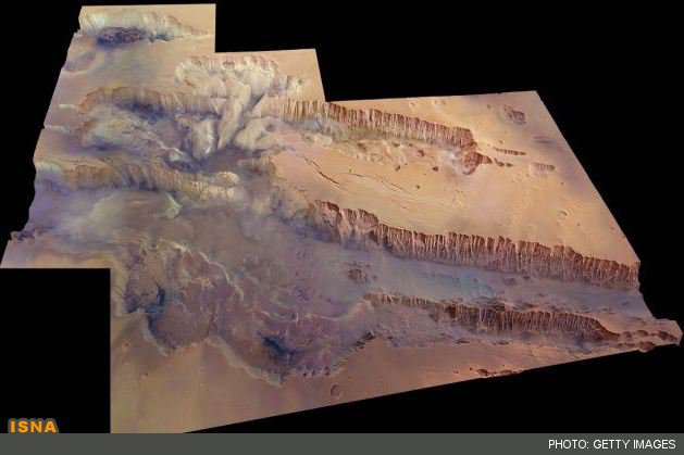 در ادامه ارسال تصاویر جالب از سطح سیاره مریخ، یک تصویر جدید از چشم‌انداز 4000 کیلومتری رونمایی شده که بسیار شبیه به دره گراند کانیون زمین است.
