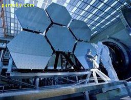 تلسکوپ فضاییی جیمز وب با آینه 6.5متری و لقب رصدخانه نسل بعدی ناسا و جانشین هابل، وعده گشودن پنجره جدیدی را به جهان می‌دهد؛ ولی هزینه بسیار گزاف آن شاید فرصت‌های زیاد دیگری را از بین ببرد.
