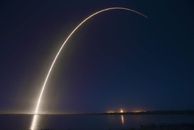 یک موشک فالکون 9 شرکت اسپیس‌ایکس روز گذشته (یکشنبه) به همراه اولین ماهواره‌های تمام‌الکتریک جهان از پایگاه فضایی کیپ کارناوال به مدار پرتاب شد.