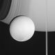 فضاپيماي كاسيني تصاوير جديدي را از Dione يكي از قمرهاي زحل به زمين ارسال كرد.